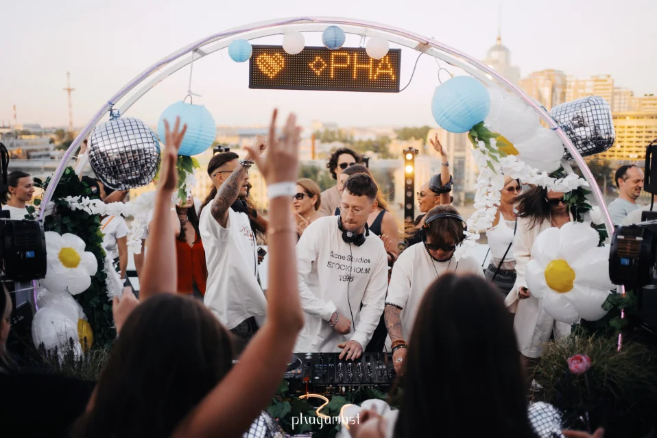 23.05 - Phagamast Rooftop daytime Крыша 18